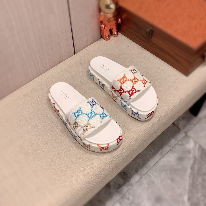 G*u*i slippers